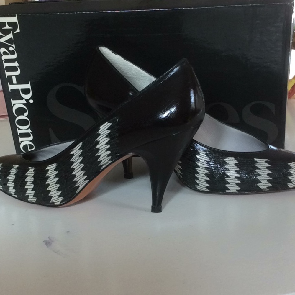 Heels - Picture 2 of 4